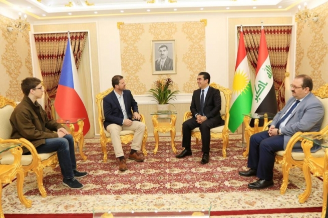 دهۆك.. وەلاتێ‌ چیك دێ‌ ب كوژمێ‌ 500 هزار دولاران هاریكاریا ئاوارێن كەت