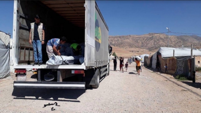  581 خیڤه‌ت ل سه‌ر ئاوارێن كه‌مپا بێرسڤێ تێن دابه‌شكرن