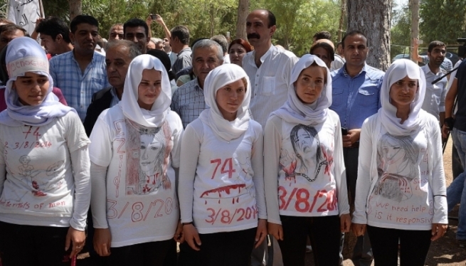 خۆپێشاندەرانی كوردی ئێزیدی ڕێگە لە پەرلەمانتارێكی مووسڵ دەگرن