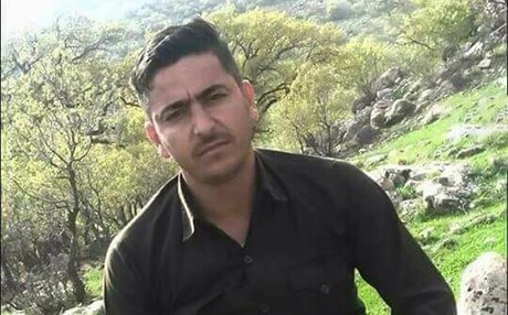 لەبەر چاوی دایكی بە چەقۆ كوشتیان