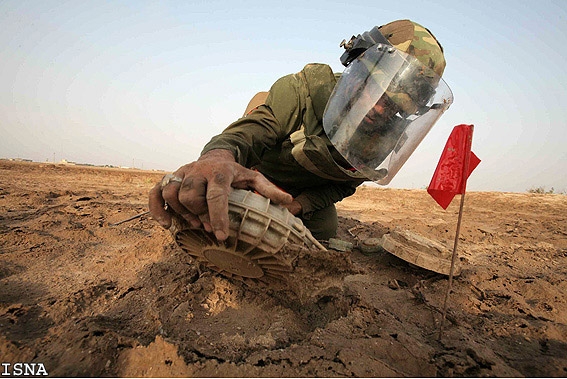 بە سەدان مین و تەقەمەنی لە کێڵگەیەکی مین لە چۆمان لە ناوبردران