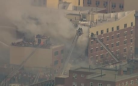  باڵەخانەیەك لە نیويۆرك دەڕووخێت 