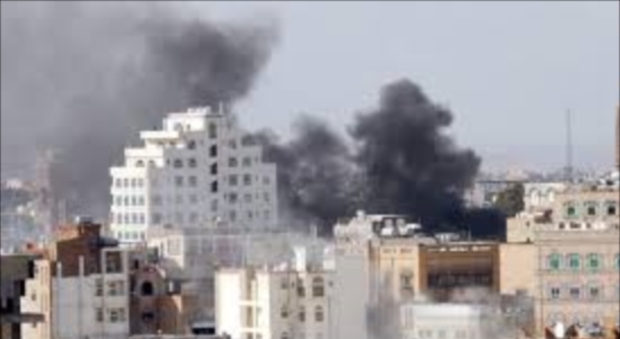 شه‌ڕوپێكدادان و بۆردومان له‌ عه‌ده‌ن و ناوچه‌كانى دیكه‌ى یه‌مه‌ن به‌رده‌وامیى هه‌یه‌