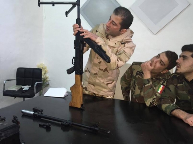  ل ئاكرێ ئافره‌ت فێرى ب كارئینانا چه‌كى د