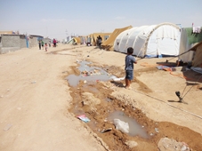  چیرۆكی ژیانی 94 هەزار ئاوارەی ڕۆژئاوا لە نێو خێمەدا