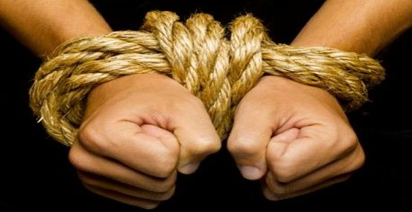 له‌ دووزخورماتوو نه‌ناسراوان به‌لێنده‌رێكی كورد ده‌رِفێنن