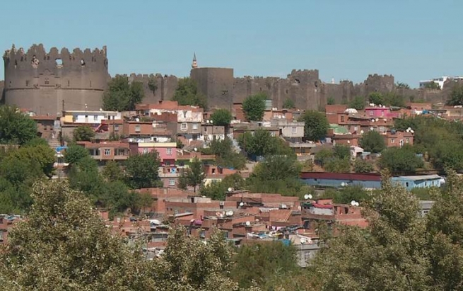 بەهۆی نۆژەنکردنەوە پێدەچێت سووری ئامەد لە لیستی کەلەپووری جیهان دەربهێنرێت