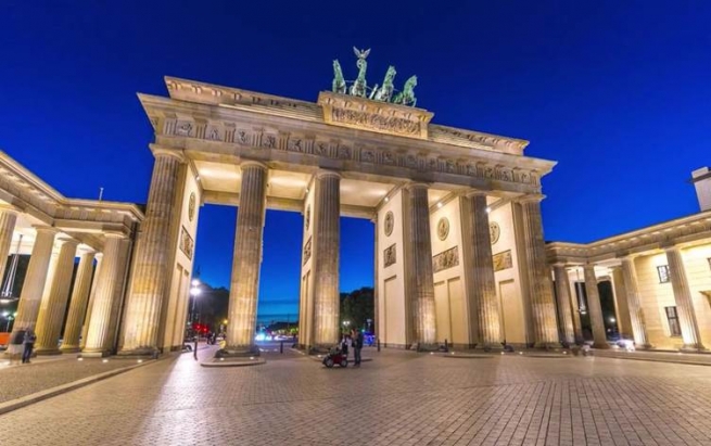 ئەڵمانیا لە بەرلین و شارە گەورەکان قەدەخەی هاتووچۆ رادەگەیێنێت