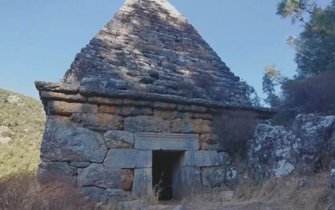 مەزارگەیەک لە تورکیا گۆڕی سەربازێک دەرچوو