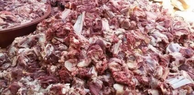 بەوێنە.. لە گوندێکی 73 ماڵیدا 42 سەر ئاژەڵ کرایە قوربانی 