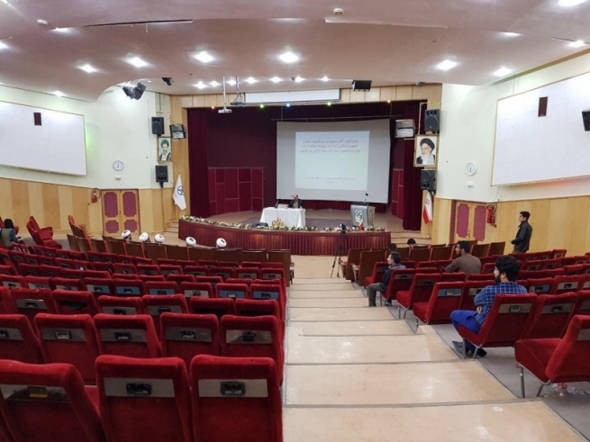 وەک پشتیوانییەک بۆ سەرۆک بارزانی قوتابیانی سنە کۆڕێکی سەرکونسوڵی ئێران لە سلێمانی جێدەهێڵن