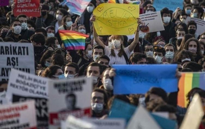 ئەردۆغان لەبارەی خۆپێشاندانەکانی وڵاتەکەیەوە نیگەرانی رەخنەکانی پاریس و واشنتنە