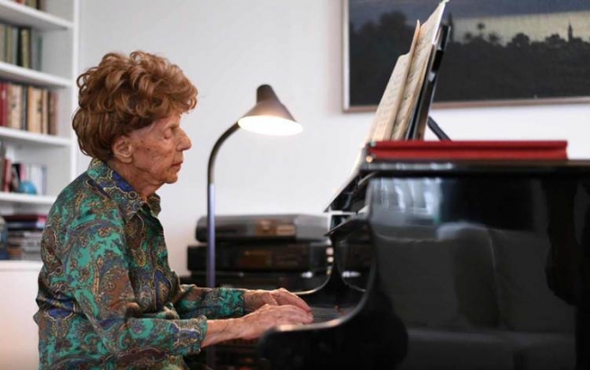 ژنێکی تەمەن 106ساڵ ئەلبوومێکی نوێی پیانۆ بڵاودەکاتەوە