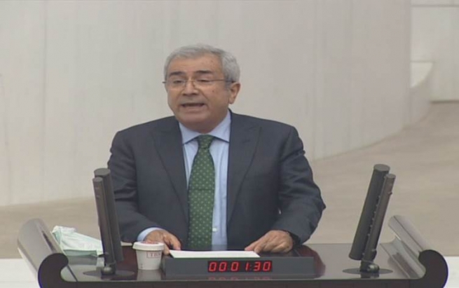 پەرلەمانتارێکی هەدەپە داوا دەکات لە تورکیا زمانی کوردی ببێتە فەرمی