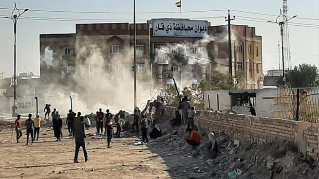 لە زیقار خۆپیشاندانەكان بەردوامن و پێكدادان لەگەڵ ھێزەكانی ئەمنی روویدا و قوربانی دیكەی لێكەوتەوە