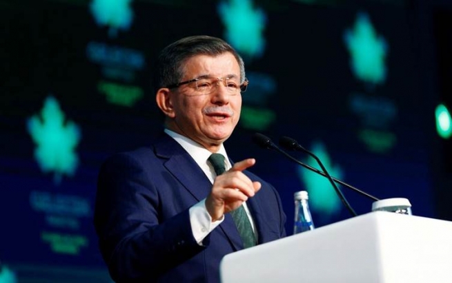 داودئۆغڵو: لێسەندنەوەی پارێزبەندی لە پەرلەمانتارانی هەدەپە هێندەی سیاسییە، هێندە یاسایی نییە