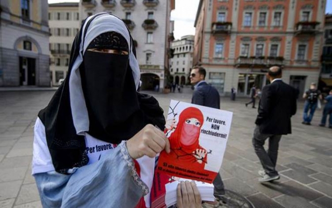 لە سویسرا دەنگدان لەسەر قەدەخەکردنی داپۆشینی رووخساری ژنان بەڕێوەچوو