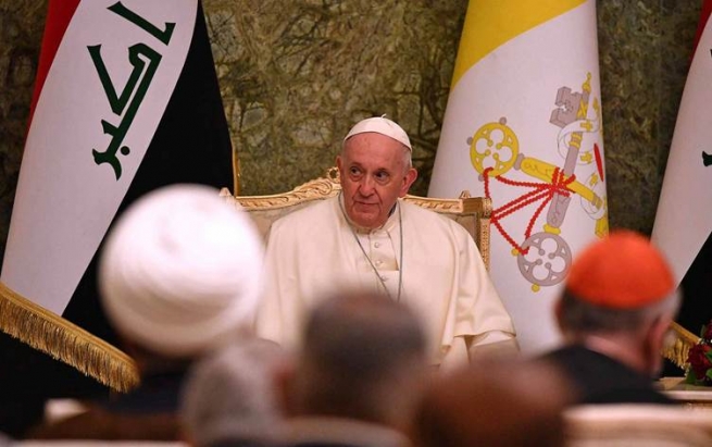 پاپا فرانسیس سەری سووڕماوە لەوەی کێ چەکی بە گرووپە پەڕگیرەکانی عێراق فرۆشتووە