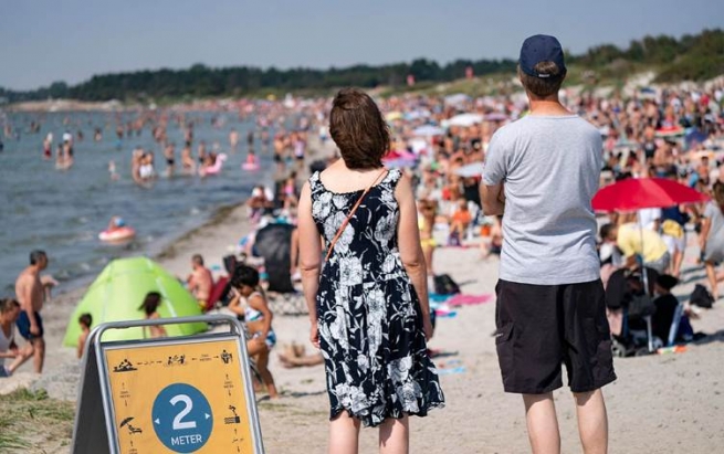 راوێژکاری پەتاناسیی سوێد داوا لە خەڵک دەکات گەشتەکانیان بۆ دوای هاوین دوابخەن