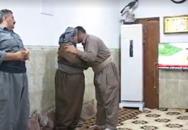  هاوولاتییه‌كى كورد دواى 42 ساڵ به‌كه‌س وكاره‌كه‌ى شاد ده‌بێته‌وه‌