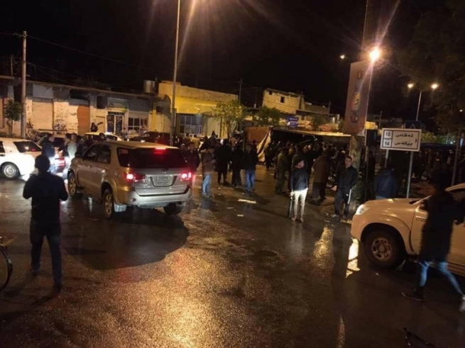 دەربەندیخان.. ئۆتۆمۆبێلێکی بارهەڵگر خۆی بە ١٢ ئۆتۆمۆبێلی دیکەدا کێشا
