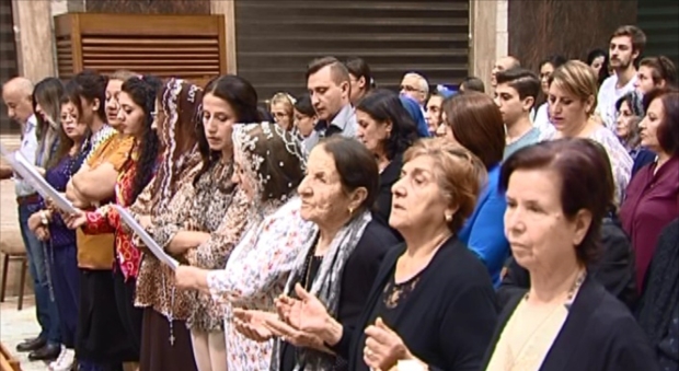  له‌ عه‌نكاوه‌ كریستیانه‌كان نوێژ بۆ پشتگیرى و سه‌ركه‌وتنى پێشمه‌رگه‌ ده‌كه‌ن