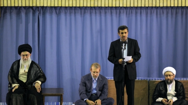 ئەحمەدی نەژاد پێی وایە كۆماری ئیسلامی بە مردنی خامەنەیی دادەڕمێت