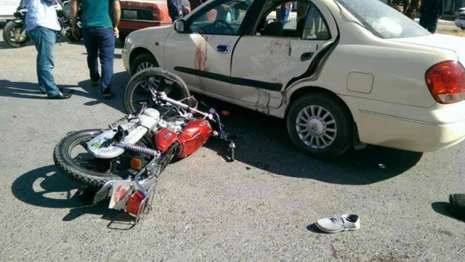  لەھەولێر گەنجێک لەکاتی نمایشی ماتۆرسکیلەکەی تووشی رووداوێکی ھاتوچۆ بوو