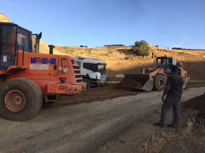 ھاووڵاتییەکی سیدەکان لەسەر ئەرکی خۆی پڕۆژەیەک ئەنجام دەدات