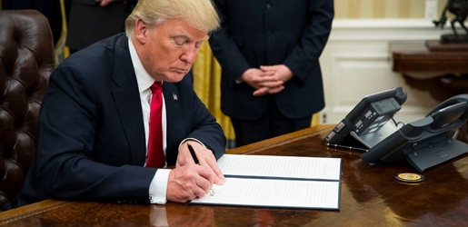 تره‌مپ یه‌كه‌م بڕیاری ئۆبامای‌ هه‌ڵوه‌شانده‌وه‌ 