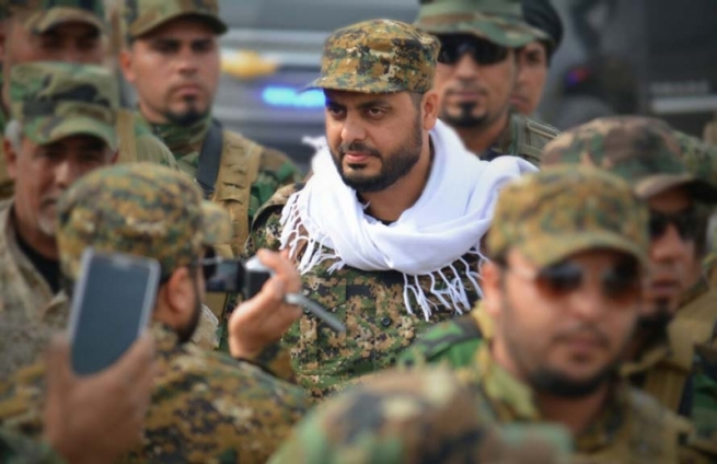 قه‌یس خه‌زعه‌لى به‌چه‌كه‌وه‌ ده‌چێته‌ ناو زانكۆیه‌كه‌وه‌ و خۆپیشاندان درووست ده‌بێت  