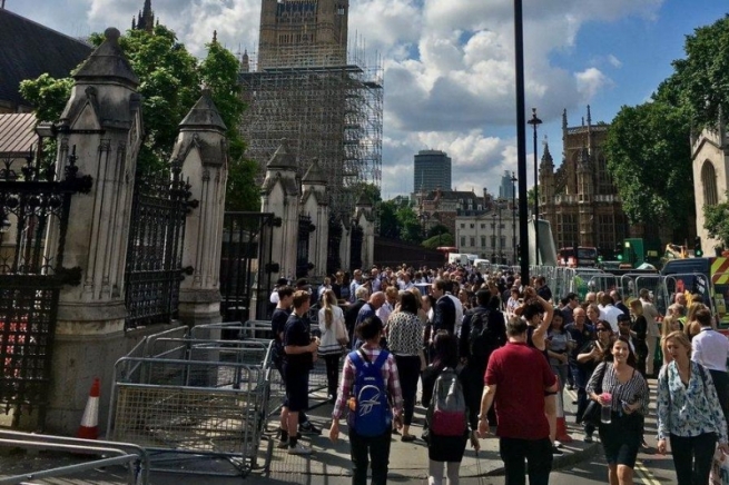 پەرلەمانی بەریتانیا چۆڵ دەکرێت