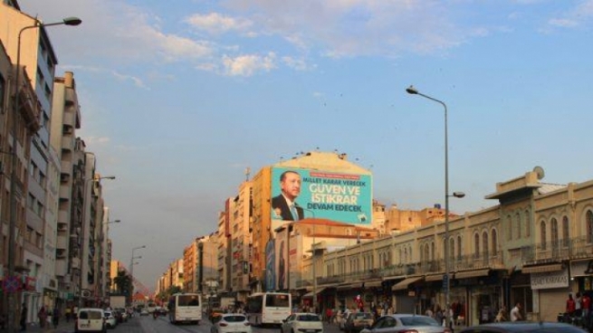 هه‌ده‌په‌ چاوی لە سێ كورسی شاری ئیزمیرە
