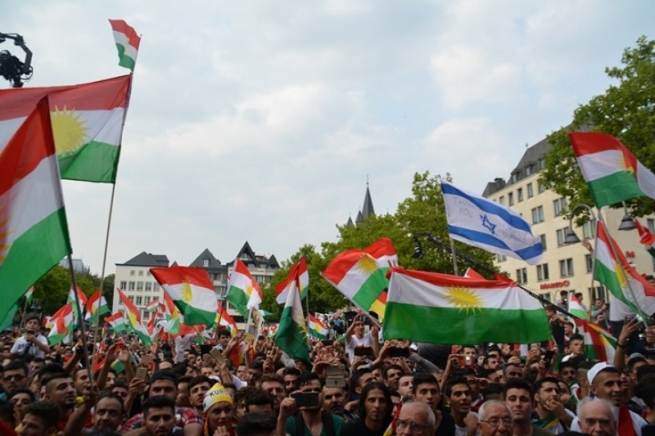 ئاڵای ئیسرائیل لە ئاهەنگەكەی كۆڵن سەرنجی میدیا عەرەبیەكان رادەكێشێ