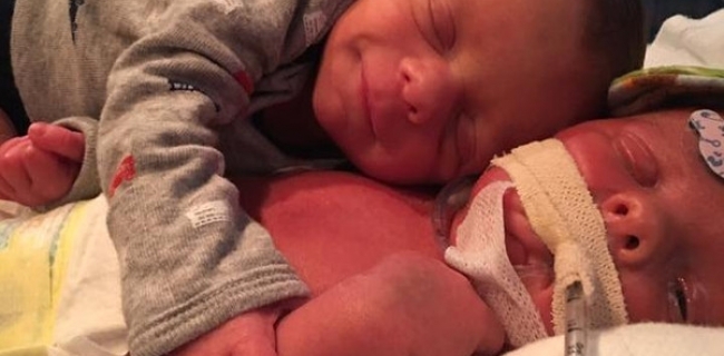 وێنه‌ى دووانه‌یه‌ك فه‌یس بووك ده‌هه‌ژێنێت 