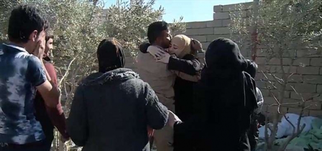 سه‌ربازێكی عێراقی دوای سێ ساڵ به‌ كه‌سوكاره‌كه‌ی شاد ده‌بێته‌وه‌