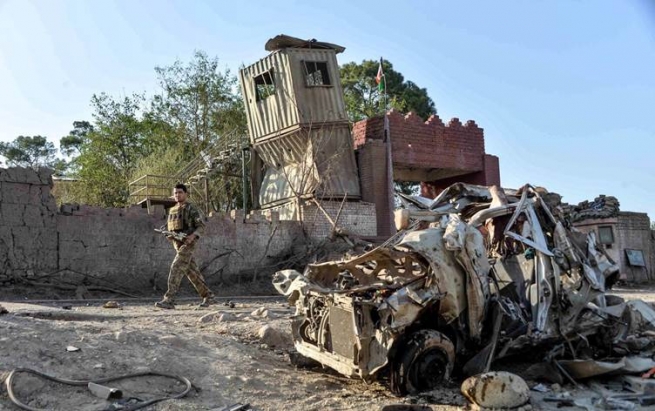 لە ئەفغانستان بارهەڵگرێک تەقیەوە و 15 کەسی کوشت