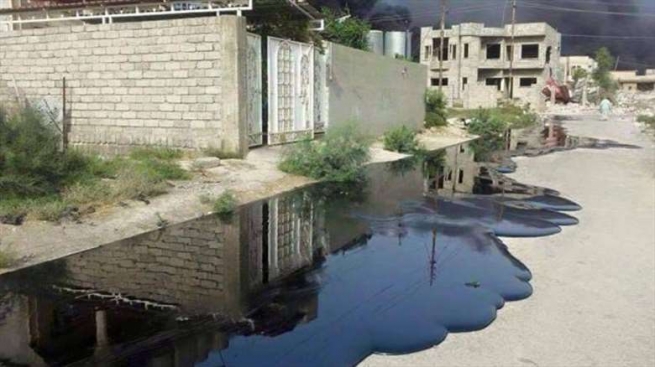 نه‌وتی ره‌ش وه‌ك رووبار به‌ ناو گه‌یاره‌دا ده‌ڕوات