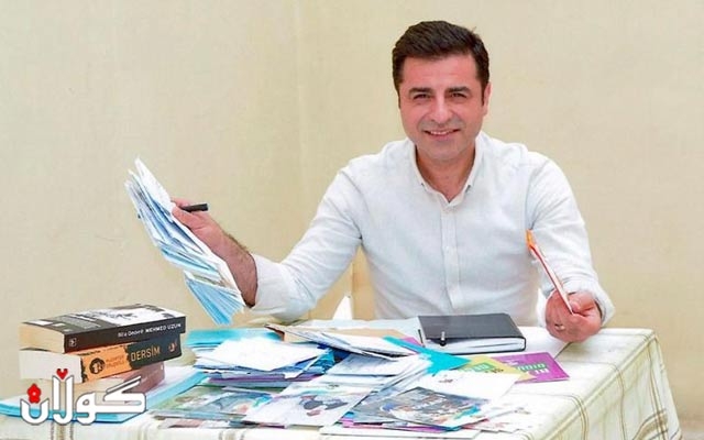 دەمیرتاش پاڵپشتیی خۆی بۆ خوێندن بە زمانی كوردی لە توركیا دەربڕی