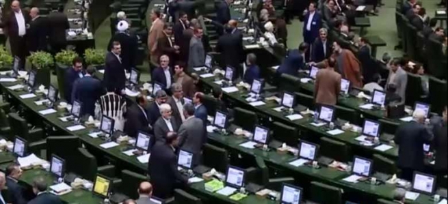 كورد نه‌یتوانی فراكسیۆنێك له‌ په‌رله‌مانی ئێران پێكبهێنێت