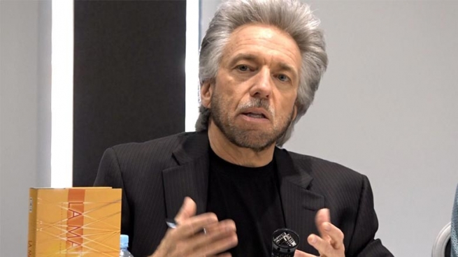 ئه‌م پیاوه‌ ده‌ڵێت: به‌ 3 خووله‌ك چاره‌سه‌ری شێرپه‌نجه‌ ده‌كرێت