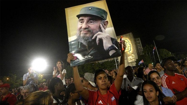 خۆڵه‌مێشی كاسترۆ ده‌گه‌یه‌نرێته‌ 