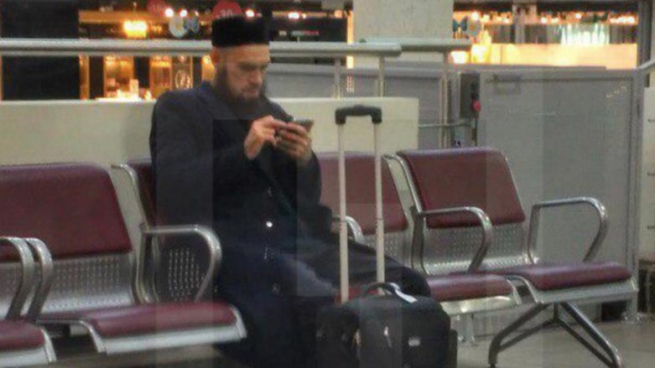 به‌پێی خۆی چووه‌ بنكه‌ی پۆلیس و ده‌ڵێت: من له‌ ئوممه‌تی محه‌مه‌د به‌رپرسم