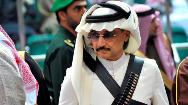 ميرێكى سعوديه‌ ئاڵاى سپى بۆ ترامپ هه‌ڵده‌كات