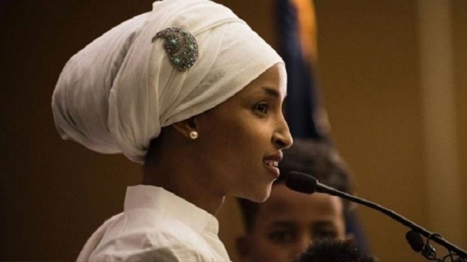 ژنه‌ باڵاپۆشێكى به‌ ره‌چه‌ڵه‌ك سۆماڵى ده‌بێته‌ سيناتۆر