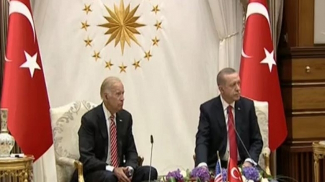 بايدن: نابێت سنووره‌كان به‌ ده‌ست هێزى نا ره‌سمييه‌وه‌ بن