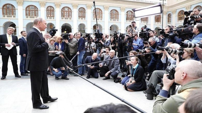 پۆتين بۆ رۆژنامه‌وانان: ورياى ده‌زگا سيخوڕييه‌كان بن