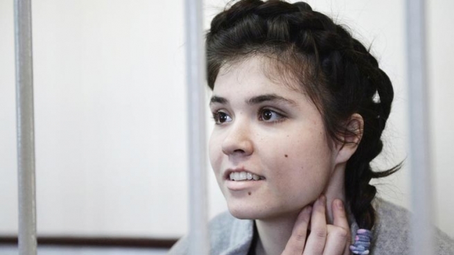 په‌یوه‌ندی له‌گه‌ڵ چه‌كدارێكدا هه‌بووه‌ و هاوسه‌رگیری له‌گه‌ڵ یه‌كێكی دیكه‌دا كردووه‌