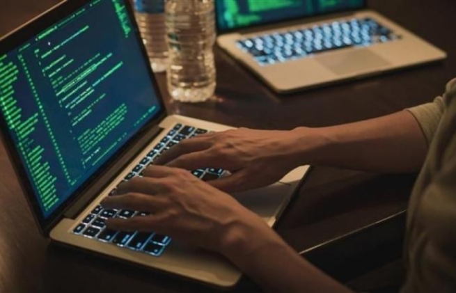 86%ی هاووڵاتییانی جیهان بە هەواڵە ساختەكانی ئەنتەرنێت هەڵدەخڵەتێن