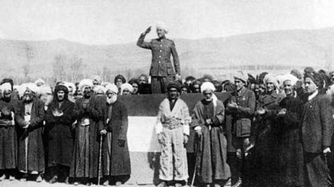 رۆڵی مەلا مستەفای بارزانی لە کۆماری كوردستان